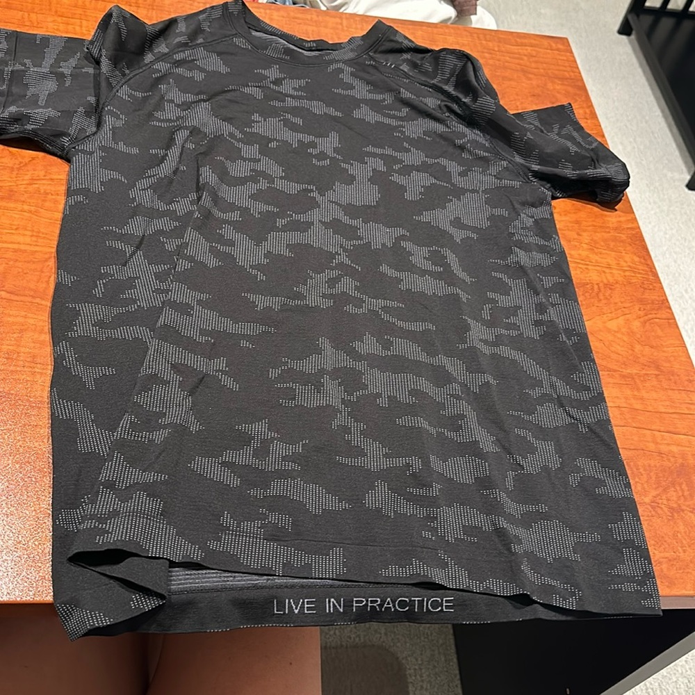 Lulu lemon workout shirt